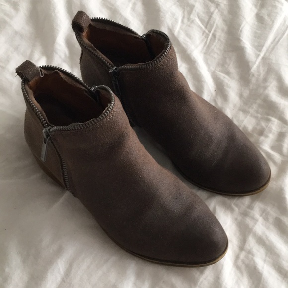 Lucky Brand Bartalino Bootie - Picture 4 of 7